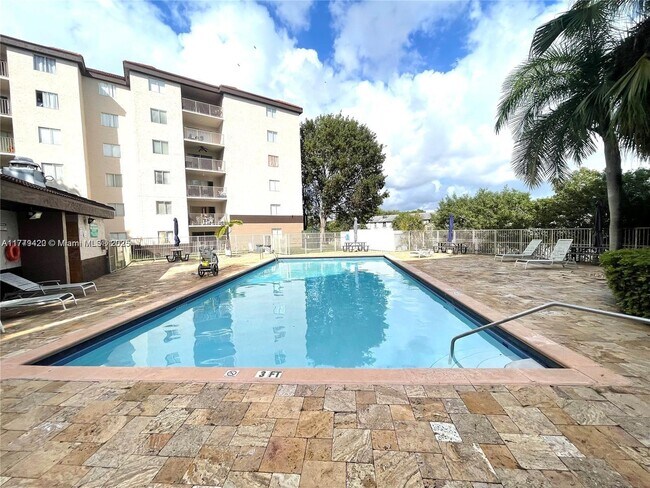 Foto del edificio - 15221 SW 80th St