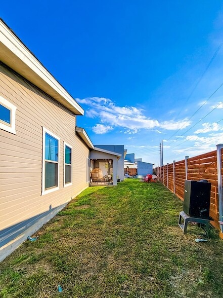 Building Photo - 2375 Oak Breeze Cir