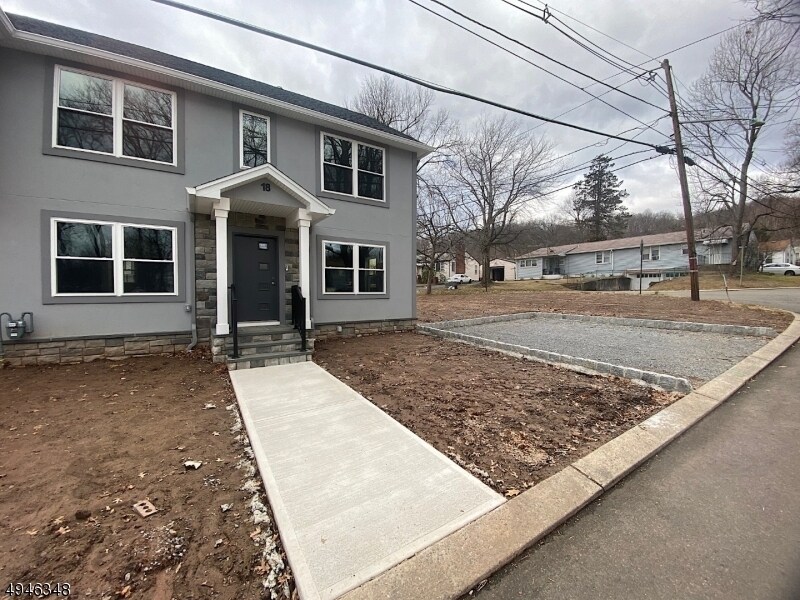 Primary Photo - 18 Mt Washington Dr