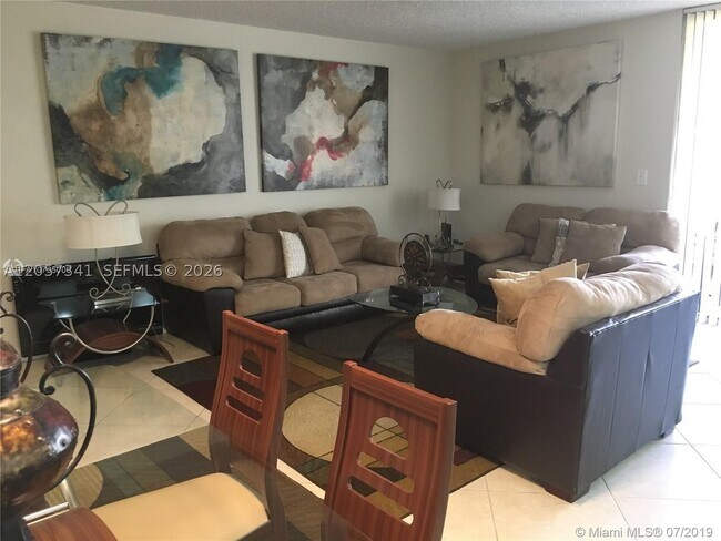 Foto del edificio - 141 Crandon Blvd
