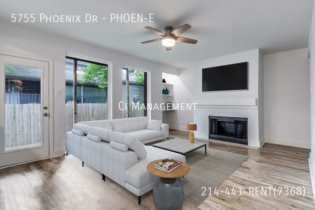 Building Photo - This spacious two bedroom two bath town ho...