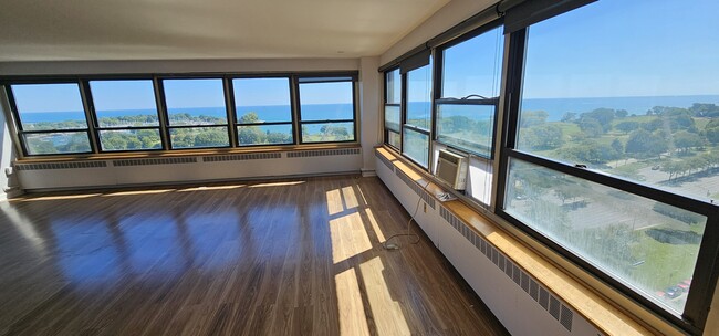 Building Photo - 707 W Gordon Ter