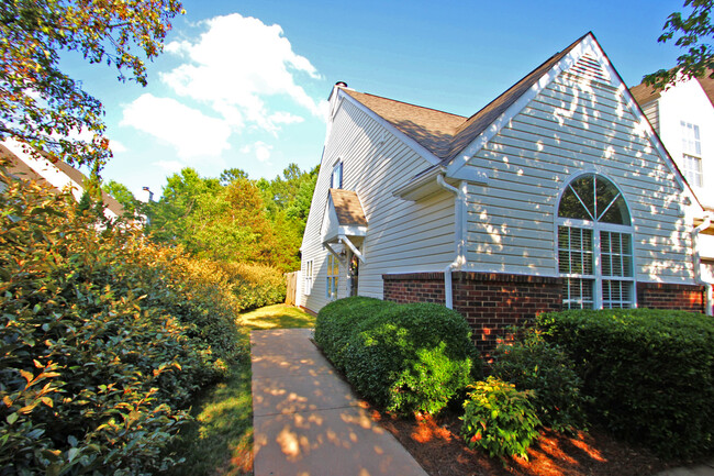 Building Photo - Beautiful South Charlotte End Unit 3BR Tow...