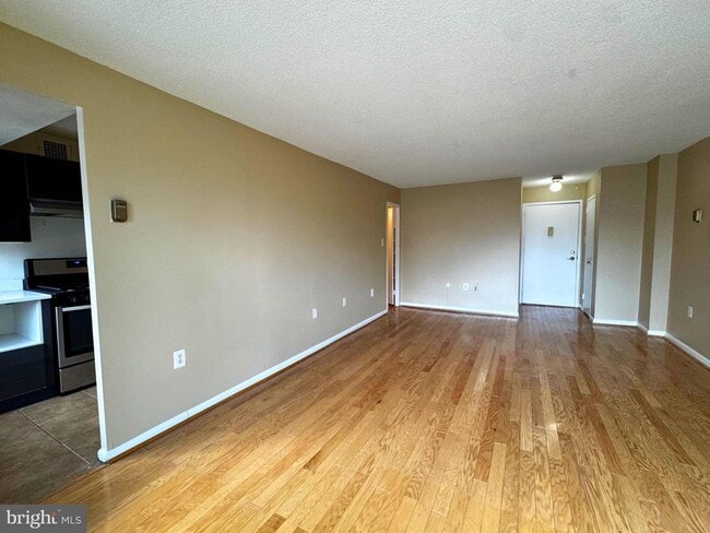 Building Photo - 2500 N Van Dorn St