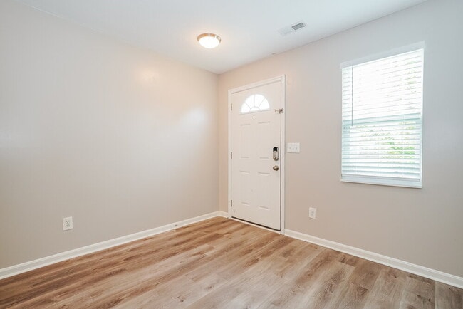 Building Photo - 7500 Willow Leaf Dr