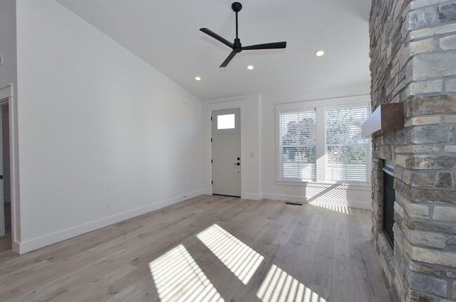 Building Photo - Immaculate Single-Level Patio Home