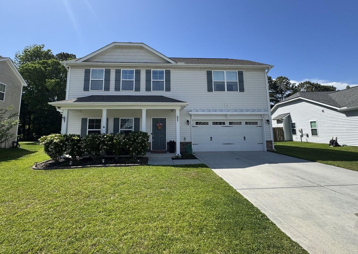 Foto principal - Beautiful home! Minutes to Surf City!