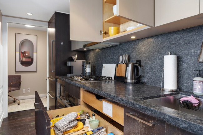 Building Photo - 1372 Seymour St