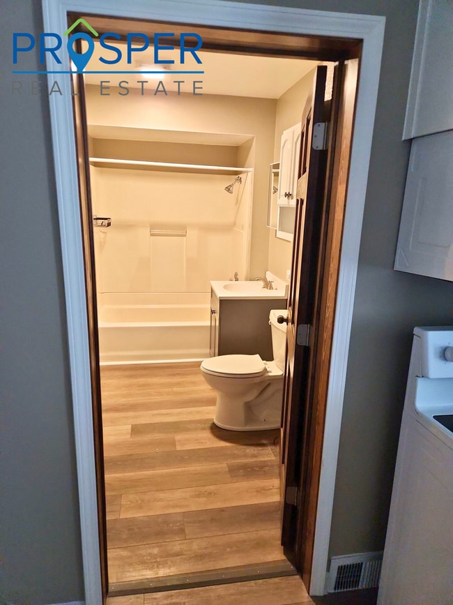 Building Photo - JA708X