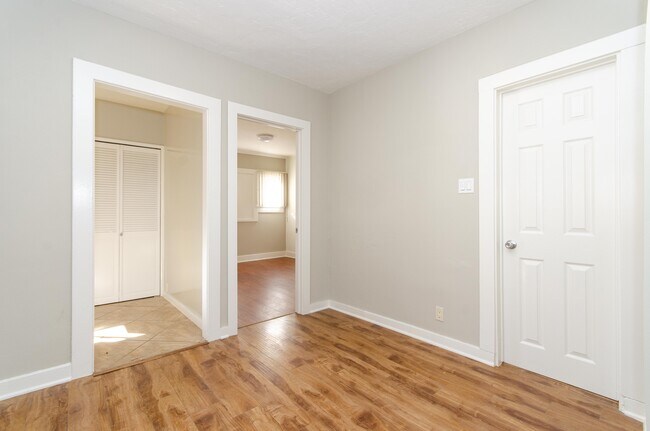Building Photo - 3733 Midvale Ave