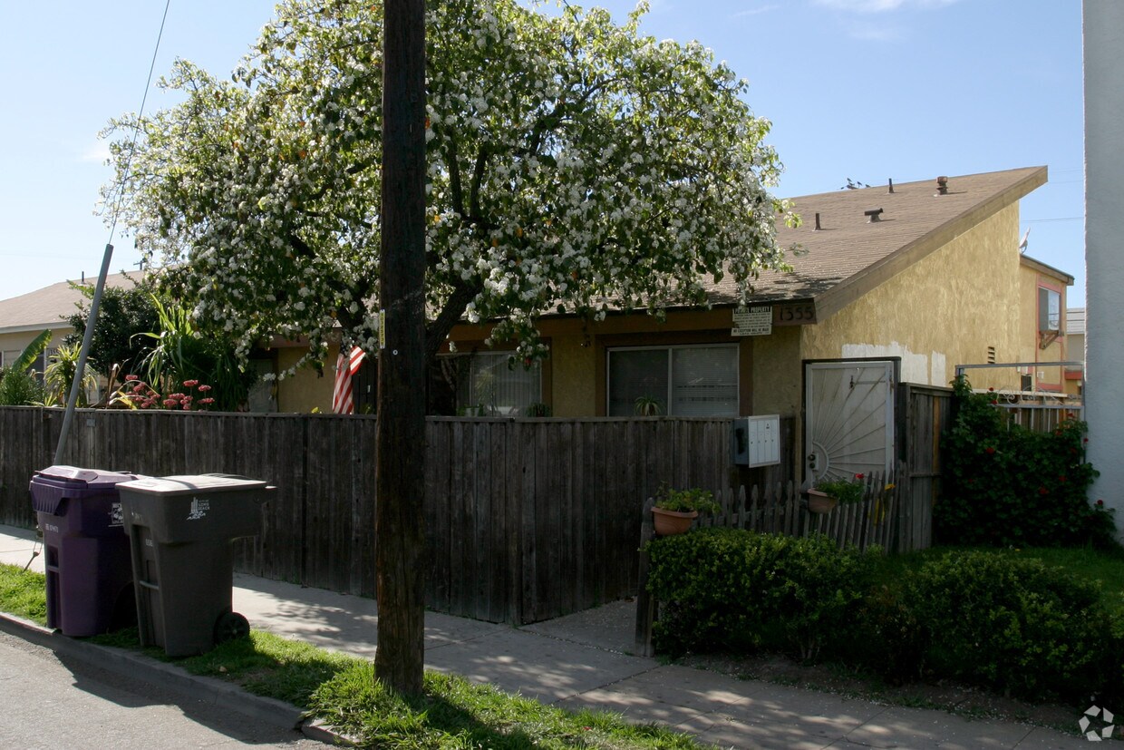Building Photo - 1355 Stanley Ave