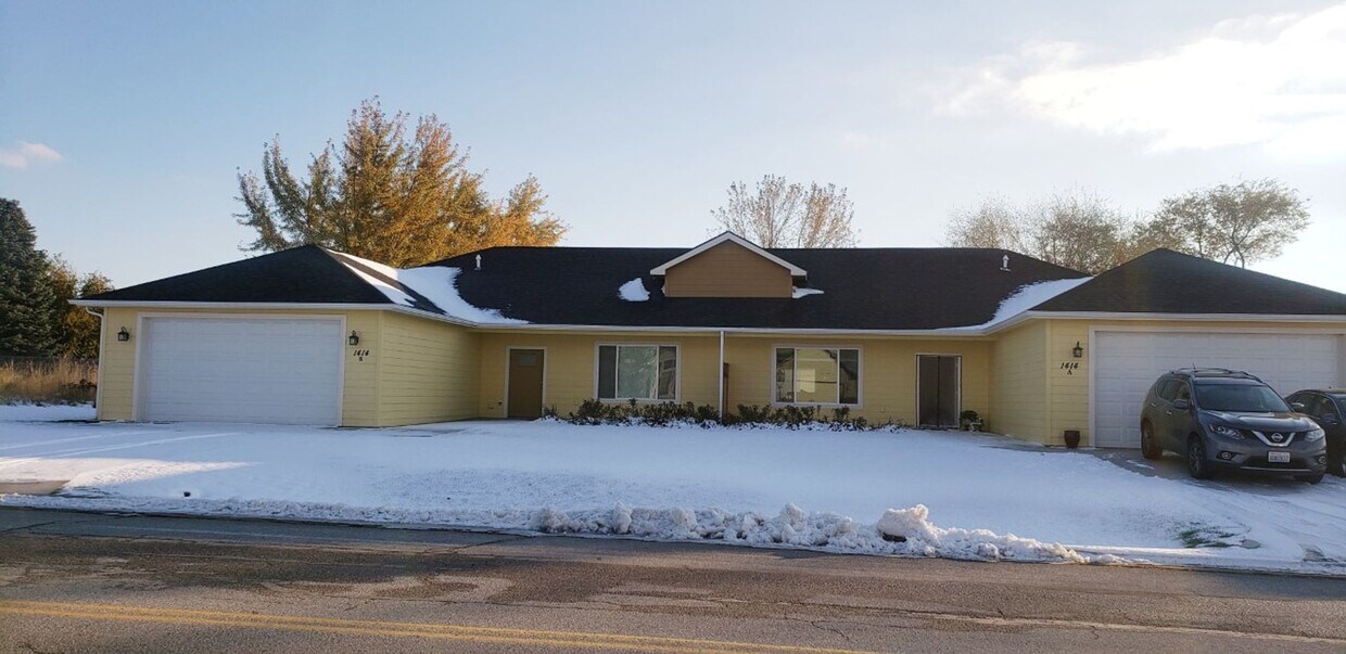 1414 E. 6th St., A and B Apartment for Rent in Deer Park, WA