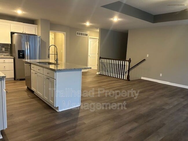 Building Photo - 605A S Hillcrest St