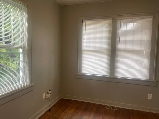 Foto del edificio - 223 S Phoenix Ave