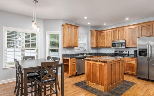 Foto del edificio - 4845 Waverly Ct