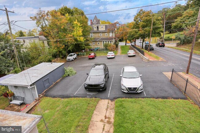 Building Photo - 1257 Eckert Ave