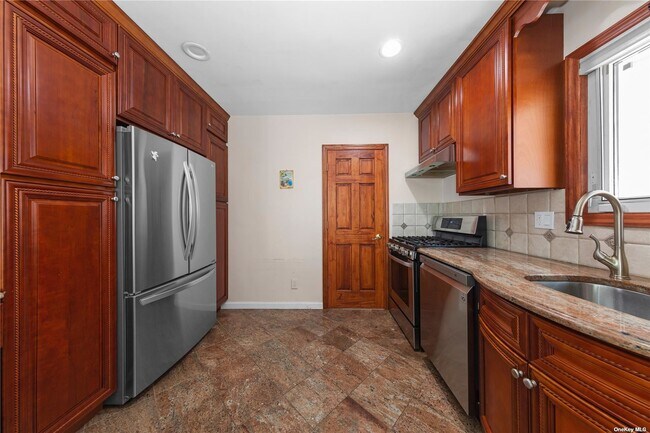 Building Photo - 198-37 50th Ave