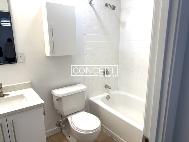 Foto del edificio - 1200 Adams St