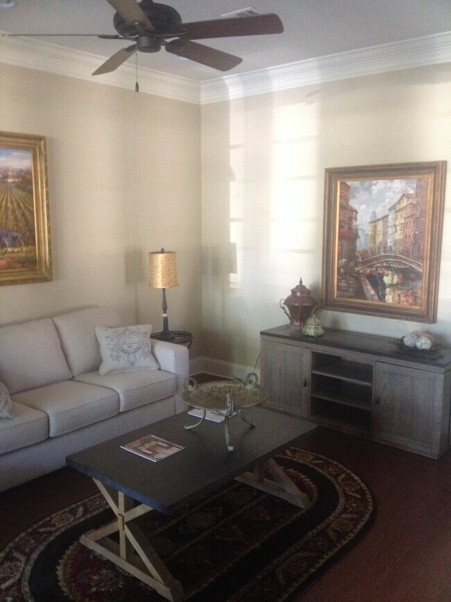 Foto del edificio - Upscale Townhomes in Charming Old Goodwood