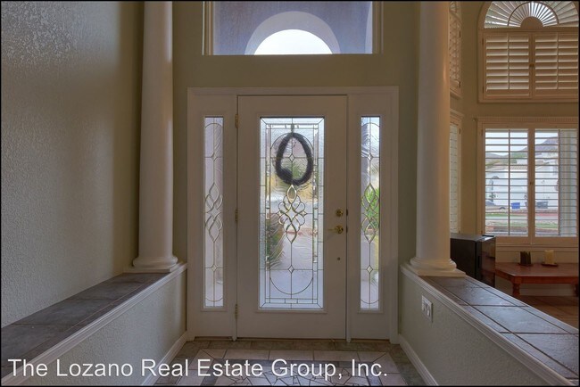 Building Photo - 5 br, 3 bath House - 909 Via Descanso Drive