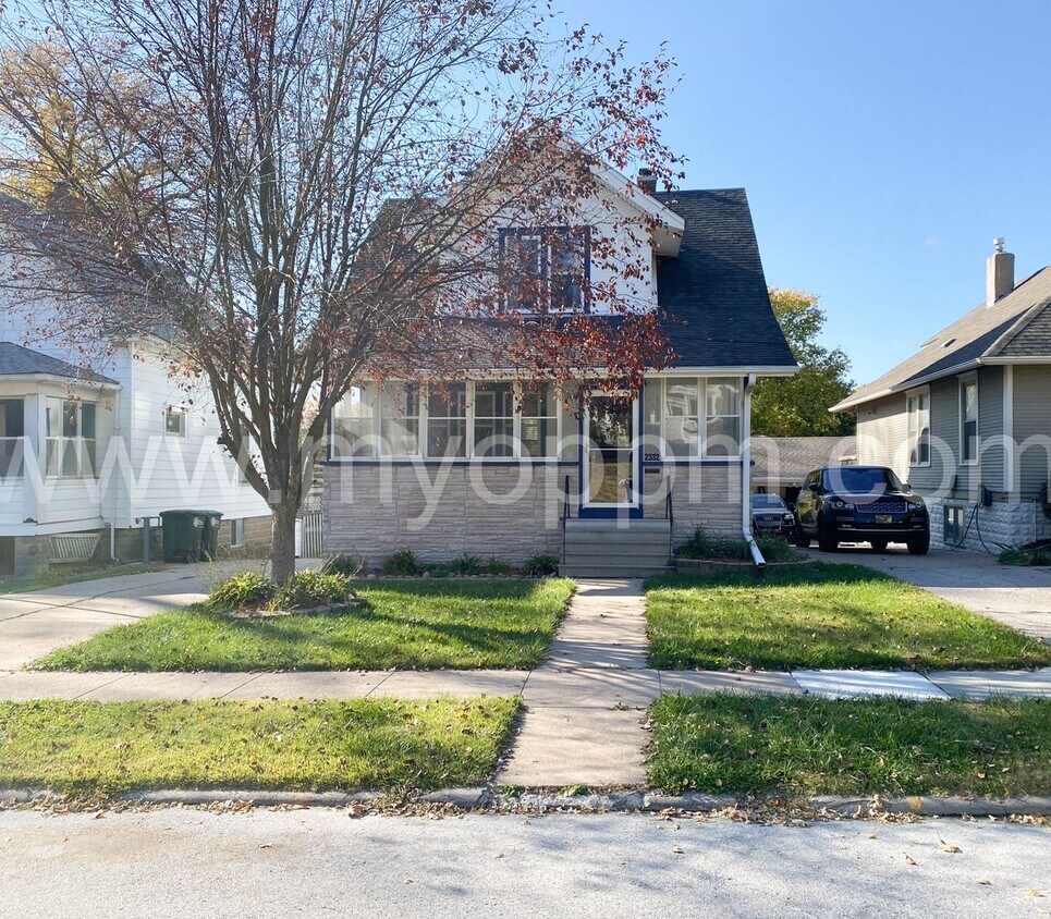 Foto principal - 2 Bed / 1 .5 Bath Home | Midtown