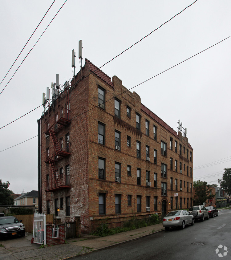 Building Photo - 46-06 Bowne St