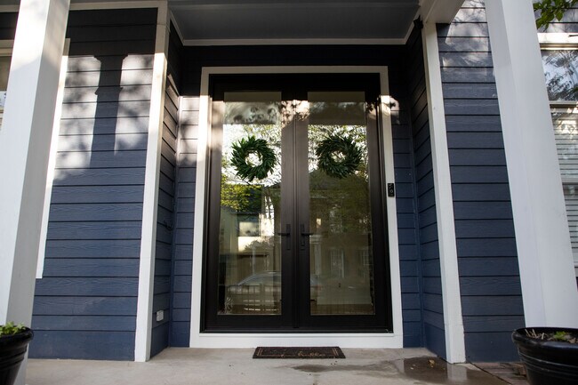Building Photo - 47 W Calhoun Ave