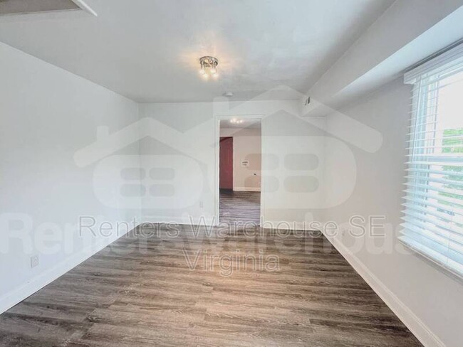 Building Photo - 1285 Reservoir Ave