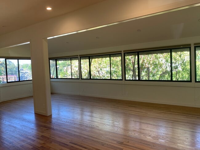 Building Photo - 3210 Dos Palos Dr