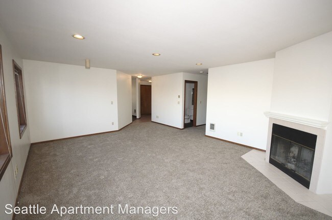 Building Photo - 411 6th Ave N