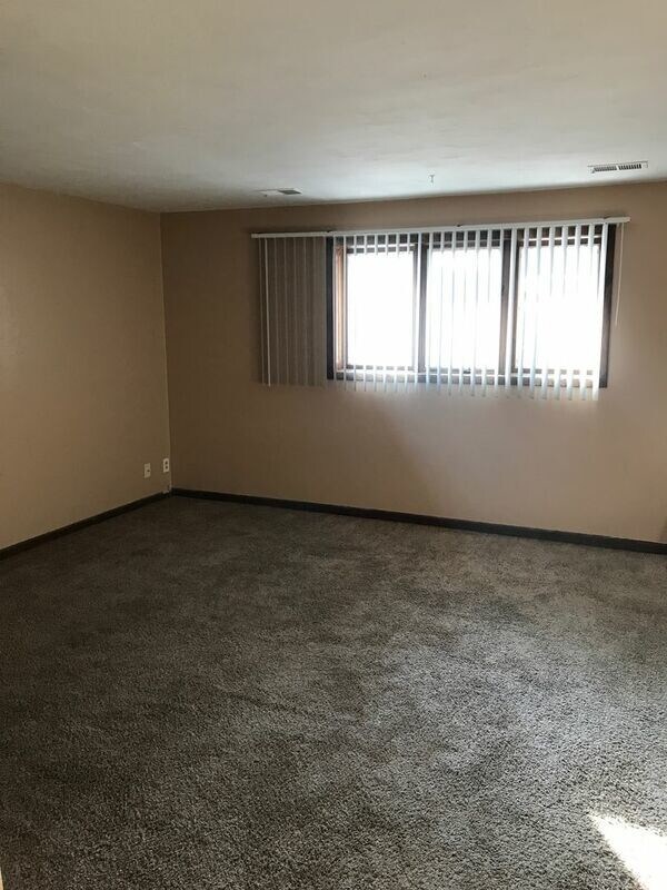 Building Photo - 440 Moffitt St