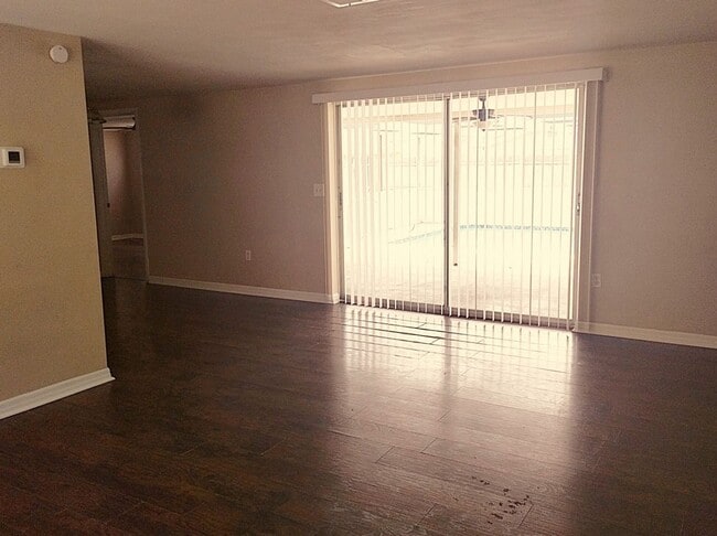 Building Photo - Beautiful 2-Bedroom, 2-Bath Home with Pool...