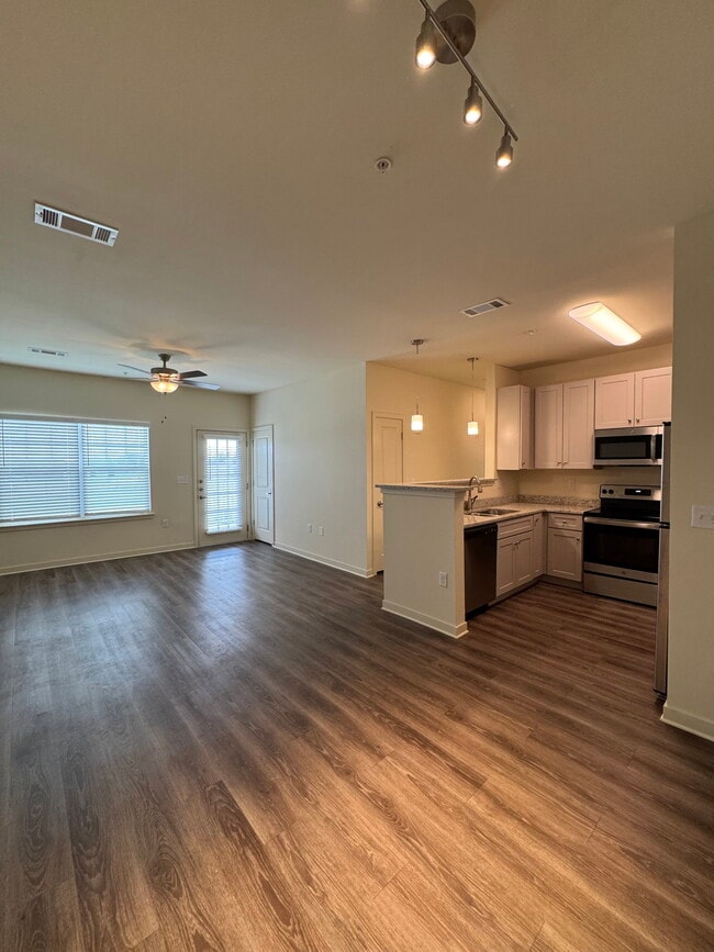 Building Photo - 10216 Greenland Pk Dr