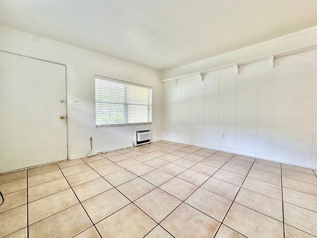 Foto del edificio - Charming 2-Bedroom/1-Bath Duplex in Wadevi...
