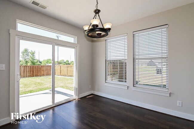 Building Photo - 607 Albermarle Dr