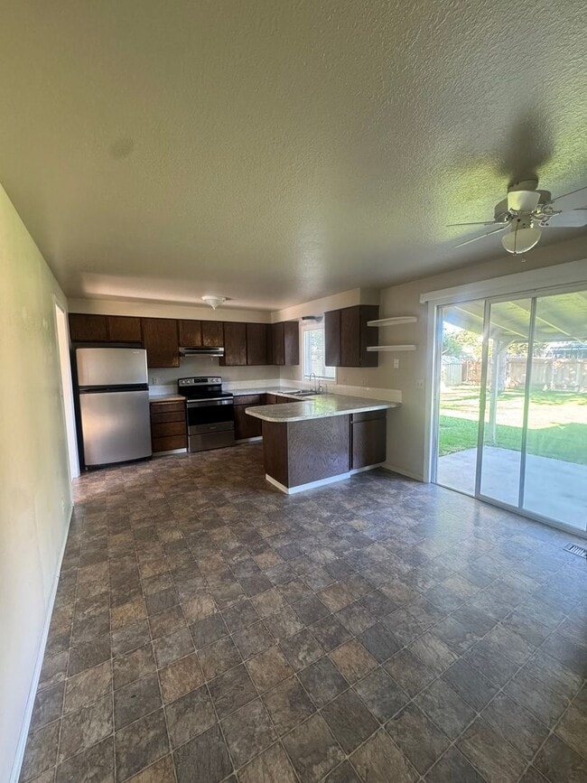 Building Photo - Single Level 3 Bedroom Home.