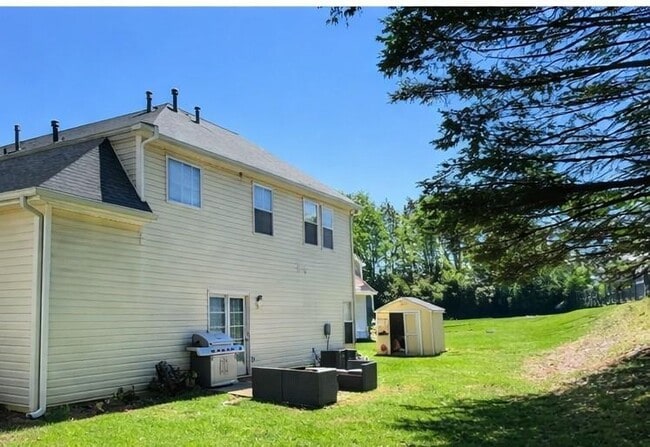 Building Photo - 225 Lee Ct