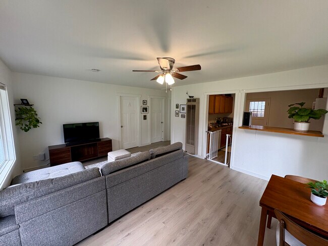 Foto del edificio - 120 National Ave N