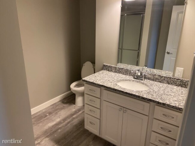 Building Photo - 3 br, 2 bath Townhome - 1201 Fox St