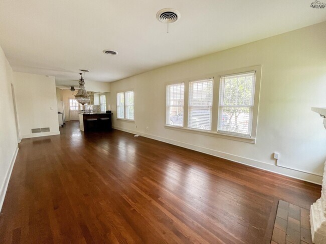 Building Photo - 3216 Milby Ave