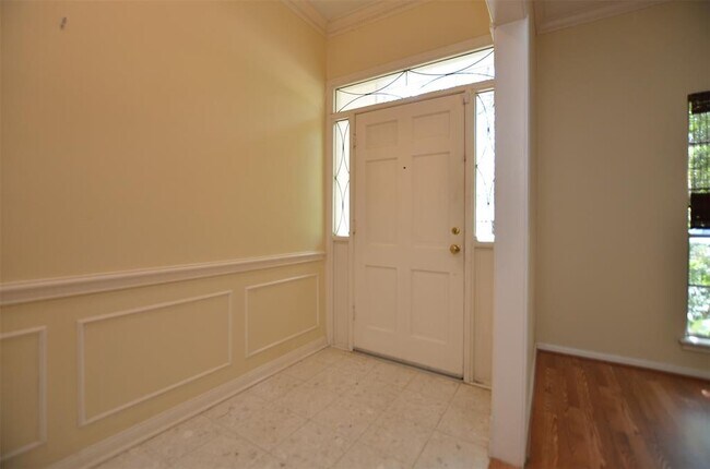 Building Photo - 1707 Springwell Dr