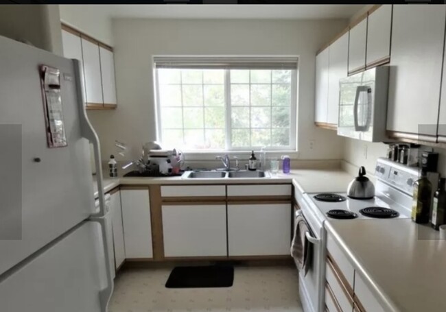 Building Photo - 1120 Longbow Ln