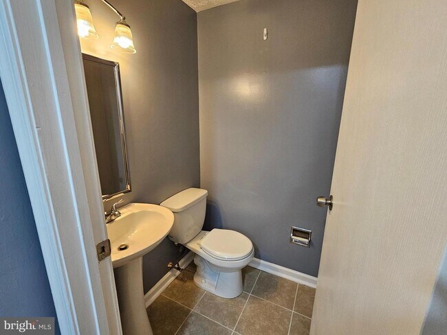 Foto del edificio - 8619 Hayshed Ln