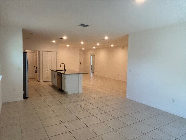 Foto del edificio - 742 Forster Ave
