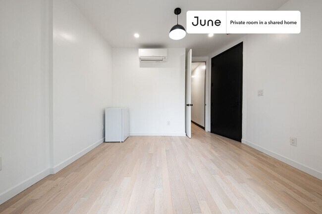 Foto del edificio - Room in Shared 4 bed/2 bath home in Ditmas Park