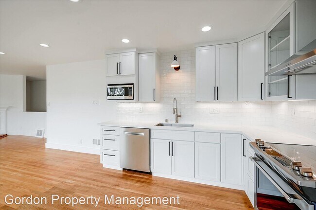 Building Photo - 3 br, 2 bath House - 182 Midcrest Way