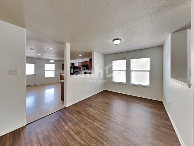 Foto del edificio - 110 Daisy Drive