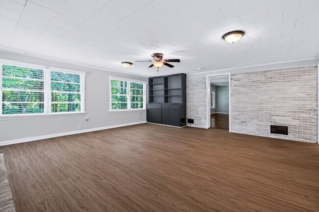 Foto del edificio - 1380 Ivywood Dr