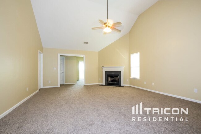 Building Photo - 7030 Hidden Creek Dr