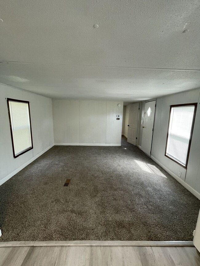 Building Photo - 938 Sunset Dr